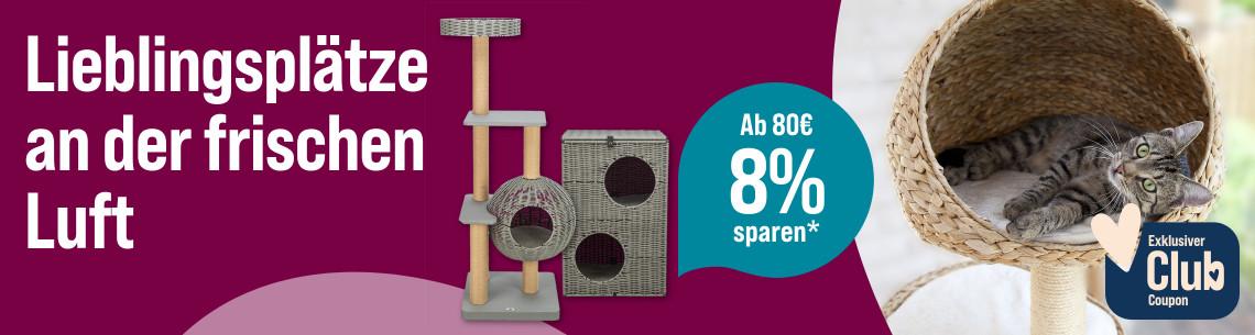 Spare 8% ab 80€ auf Outdoor Katzenmöbel Aktionsbanner für Katzenmöbel und Katzenzubehör. Kratzbaum, Katzenhaus und geflochtene Katzenliege mit Katze sind abgebildet