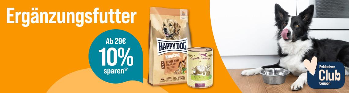 Spare 10% ab 29€ auf Ergänzungsfutter Aktionsbanner für Ergänzungsfutter für Hunde. Hund sitzt vor einem Futternapf, daneben Verpackungen von Trocken‑ und Nassfutter, Hinweis auf 10 % Rabatt ab 29 € und exklusiven Club‑Coupon