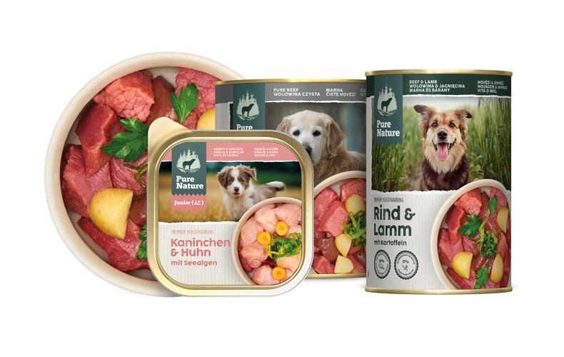 Pure‑Nature‑Hundefutterdosen Auswahl verschiedener Pure‑Nature‑Hundefutterdosen und Schalen mit Fleischabbildung.