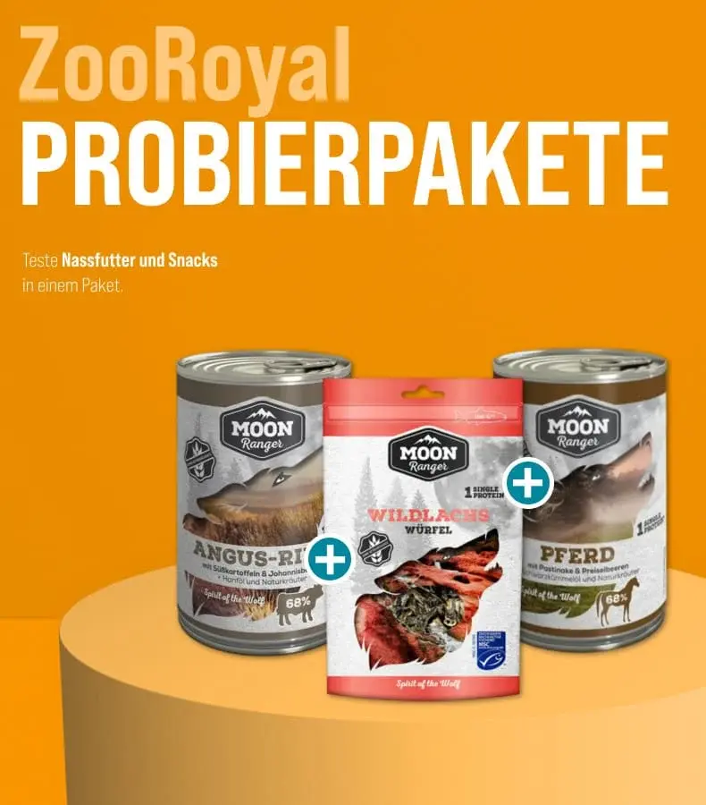 Moon Ranger Probierpakete Banner Moon Ranger Nassfutterdosen und Snackbeutel stehen auf einem Podest vor orangefarbenem Hintergrund.