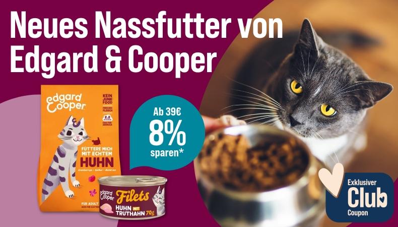 Spare 8 % ab 39 € auf Edgard & Cooper Werbebanner für Edgard & Cooper Katzennahrung mit dem Schriftzug „Neues Nassfutter von Edgard & Cooper“. Abgebildet sind ein Beutel und eine Dose Katzennassfutter der Marke Edgard & Cooper. Rechts blickt eine graue Katze neben einem Futternapf. Ein Hinweis hebt hervor: „Ab 39 € 8 % sparen*“. Zusätzlich wird ein exklusiver Club-Coupon beworben.