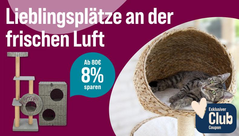 Spare 8% ab 80€ auf Outdoor Katzenmöbel Aktionsbanner für Katzenmöbel und Katzenzubehör. Kratzbaum, Katzenhaus und geflochtene Katzenliege mit Katze sind abgebildet