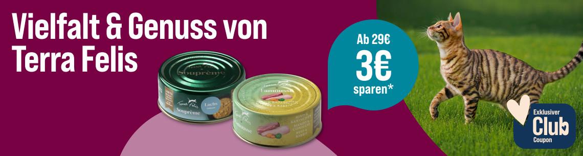 Spare 3 € ab 29 € auf Terra Felis Aktionsbanner für Terra Felis Katzenfutter. Mittig sind zwei Dosen Katzenfutter mit grünen und goldenen Deckeln auf pinkem Hintergrund platziert; rechts läuft eine Katze über eine grüne Wiese im Außenbereich; Hinweis: 3 € sparen ab 29 € mit exklusivem ZooRoyal Club-Coupon.
