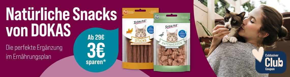 Spare 3 € ab 29 € auf DOKAS Katzensnacks Aktionsbanner mit Katzensnacks der Marke DOKAS. Rechts eine Person, die eine Katze auf der Schulter hält und liebevoll an sich drückt.