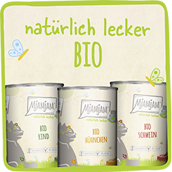 MjAMjAM Bio Katze MjAMjAM‑Bio‑Katzenfutter in mehreren Sorten vor hellem Hintergrund.