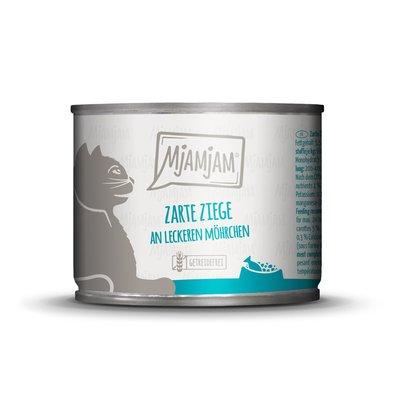 MjAMjAM zarte Ziege an leckeren Möhrchen MjAMjAM zarte Ziege an leckeren Möhrchen