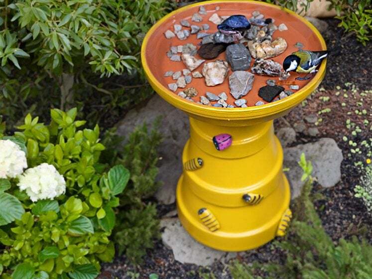 Vogeltränke Zum Aufhängen Aus Metall In Antik-Kupfer - 28 Cm Durchmesser, Mit Schwarzer Kette & Libellendeko, Robust Für Garten & Terrasse