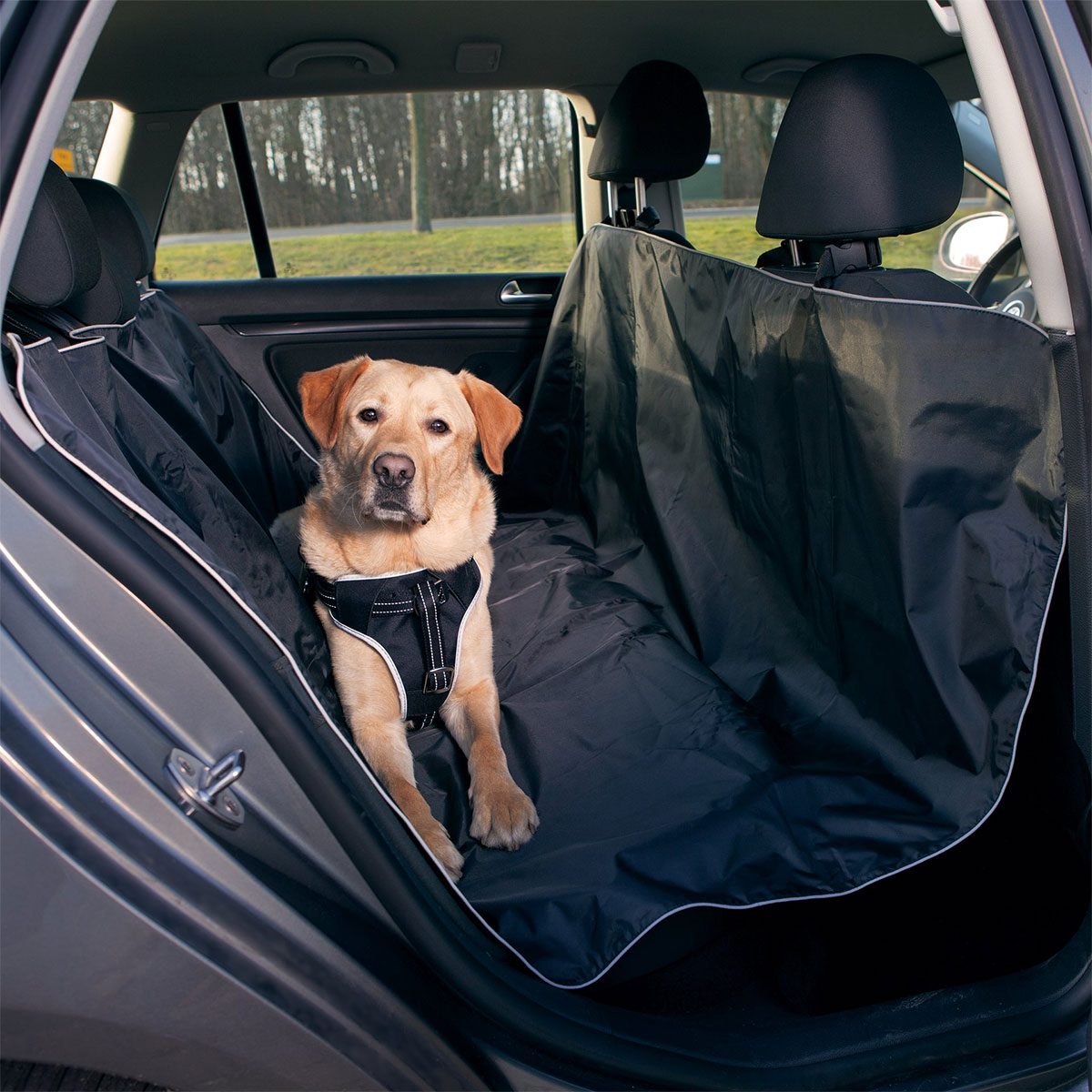 Levně Trixie ochranná deka do auta, černá 1,45 × 1,60m